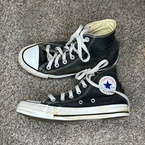 Black and white women’s converse, size 7 womens